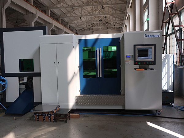 CNC 3000W Stainless Carbon Steel Tube Fiber Laser Cutting Machine Harga