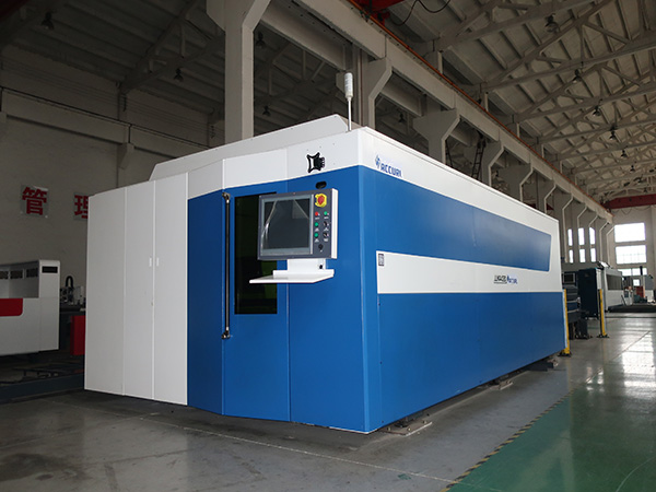 Open Type 700W CNC Mesin Pemotong Laser Serat untuk Lembaran Logam 3015