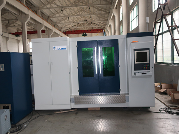 Plate Covered Accurl laser cutting fiber machine dengan meja kerja 4000 x 1500mm yang dapat dipertukarkan 