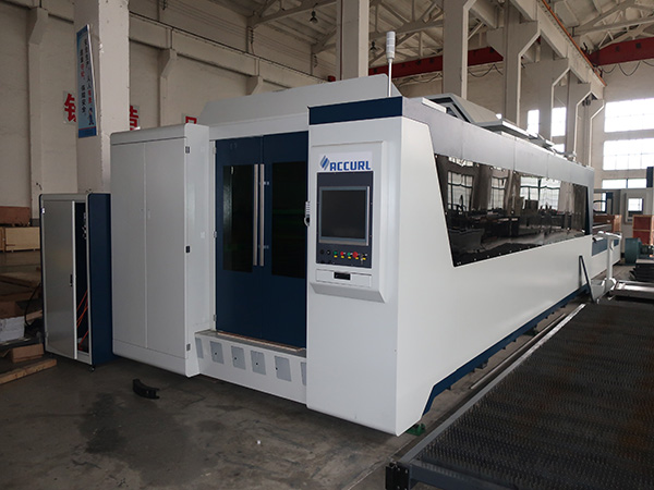 Harga yang wajar 1500 w 2000 w serat laser mesin pemotong